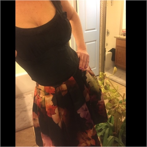SOLD💜Ted Baker Beautiful Floral Midi Skirt - Picture 5 of 6